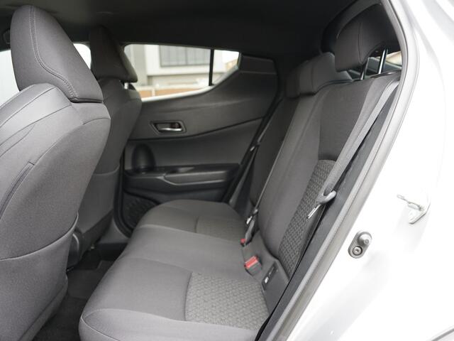 Toyota C-HR 2.0 Hybrid Dynamic Dealer onderh. / Camera / Stoel+ stuur verw. / Privacy glass / Keyless / Carplay