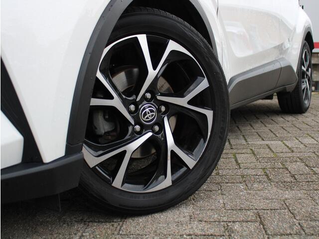Toyota C-HR 1.8 Hybrid Style 1e Eigenaar, Carplay/Android Auto, Adaptieve Cruise en Climate Control, Achteruitrijcamera, Stoelverwarming