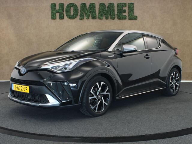 Toyota C-HR 2.0 Hybrid Dynamic - ORIGINEEL NEDERLANDSE AUTO - AFNEEMBARE 13 POLIGE TREKHAAK - TREKGEWICHT 725 KG - JBL AUDIO - TREEPLANKEN - APPLE CARPLAY/ ANDROID AUTO - VOORSTOELEN VERWARMD - PARKEERSENSOREN VOOR/ ACHTER - NAVIGATIE