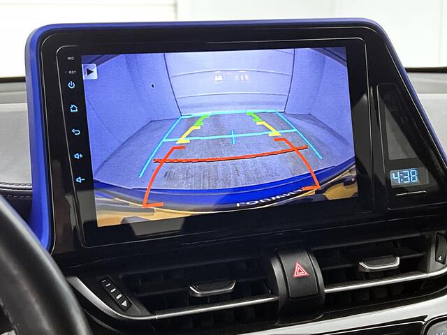 Toyota C-HR 1.8 Hybrid Bi-tone Plus | Dealer onderhouden | JBL | Dodehoek detectie | Stoel+stuurverwarm0ing | Parkeersensoren voor+achter met assistent | Trekhaak afneembaar | Lederen bekleding | Navigatie | volledig LED |