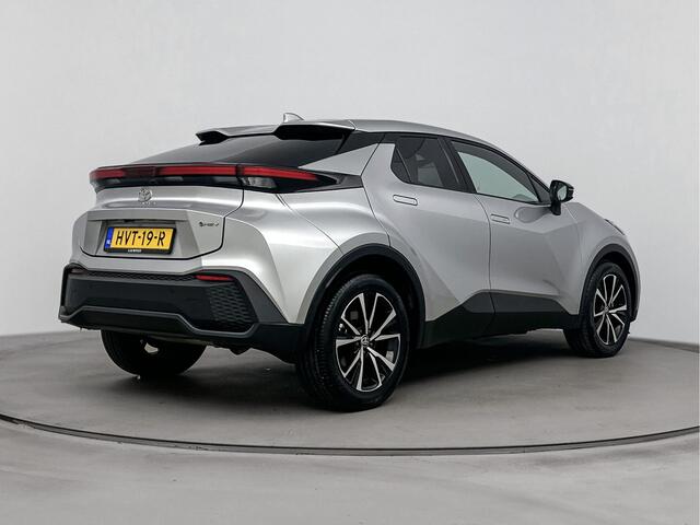 Toyota C-HR 1.8 Hybrid 140 Dynamic | Dodehoek detectie | Parkeersensoren voor+achter | navigatie | Apple CarPlay/Android auto | Cruise control adaprtive | Achteruitrijcamera |