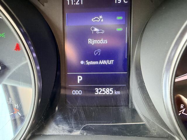 Toyota C-HR 2.0 Hybrid Launch Edition 32.000 K.M. Two Tone/Lederen bekl./Cruise contr. adapt./Dode hoek detect./Elektr. verstb. stoel/Autom. airco/JBL Audio Premium/Verw. inklpb. buitensp./Navigatie full Map/ Keyless entry+Start/LM 18 Inch