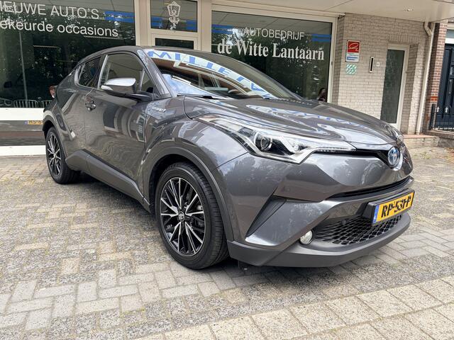 Toyota C-HR 1.8 Hybrid Style Navi Full Map/Keyless Entry/In Hoogte Verw. voorstoelen/Parkeersens. V+A./Dodehoek Detect./Cruise Contr. Adapt./Verw. elektr. inklapb. buitenspiegels/Audio Install. Premium/Mistlampe Voor