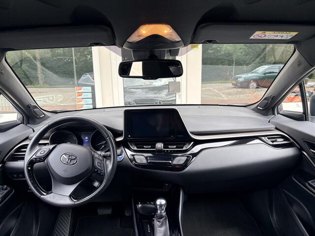 Toyota C-HR 1.8 Hybrid Style Navi Full Map/Keyless Entry/In Hoogte Verw. voorstoelen/Parkeersens. V+A./Dodehoek Detect./Cruise Contr. Adapt./Verw. elektr. inklapb. buitenspiegels/Audio Install. Premium/Mistlampe Voor
