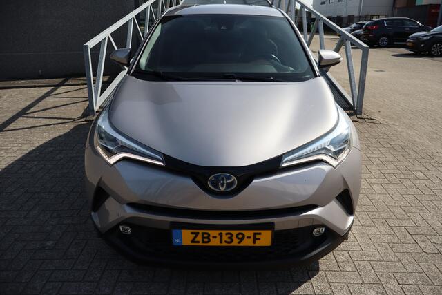 Toyota C-HR 1.8 Hybrid Dynamic Stoelverwarming/Achteruitrijcamera/Dodehoek assistent/Navigatie/DAB/Bluetooth/Climate control/18 inch Licht metaal