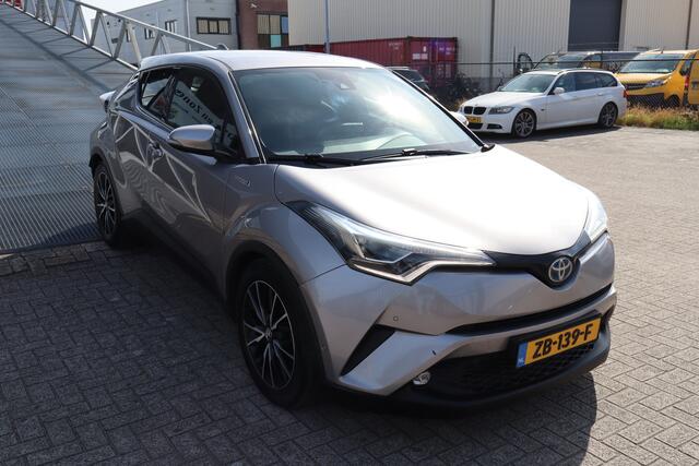 Toyota C-HR 1.8 Hybrid Dynamic Stoelverwarming/Achteruitrijcamera/Dodehoek assistent/Navigatie/DAB/Bluetooth/Climate control/18 inch Licht metaal