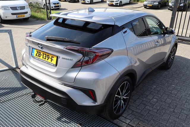 Toyota C-HR 1.8 Hybrid Dynamic Stoelverwarming/Achteruitrijcamera/Dodehoek assistent/Navigatie/DAB/Bluetooth/Climate control/18 inch Licht metaal