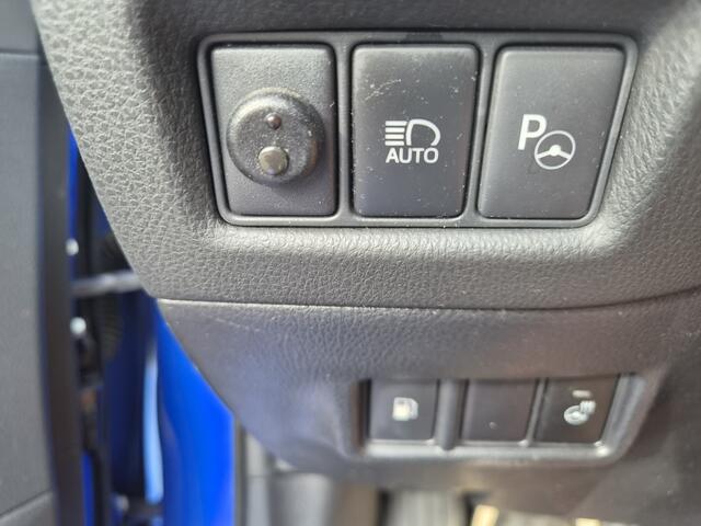 Toyota C-HR 1.8 Hybrid Bi-Tone clima Camera leer