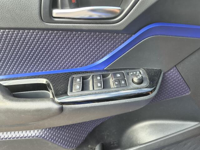Toyota C-HR 1.8 Hybrid Bi-Tone clima Camera leer