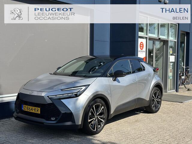 Toyota C-HR 1.8 Hybrid 140 PK Executive | Meest Complete Uitvoering | Origineel NL- Auto met slechts 18.800 KM | Next Gen. Pack | Panoramadak | Navigatie | JBL Audio | Elektrische Kofferklep | Head Up Display | LED Verlichting | Elektrische Stoel Verstelling met Gehe