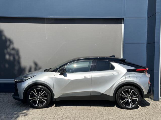 Toyota C-HR 1.8 Hybrid 140 PK Executive | Meest Complete Uitvoering | Origineel NL- Auto met slechts 18.800 KM | Next Gen. Pack | Panoramadak | Navigatie | JBL Audio | Elektrische Kofferklep | Head Up Display | LED Verlichting | Elektrische Stoel Verstelling met Gehe