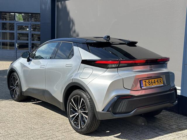 Toyota C-HR 1.8 Hybrid 140 PK Executive | Meest Complete Uitvoering | Origineel NL- Auto met slechts 18.800 KM | Next Gen. Pack | Panoramadak | Navigatie | JBL Audio | Elektrische Kofferklep | Head Up Display | LED Verlichting | Elektrische Stoel Verstelling met Gehe