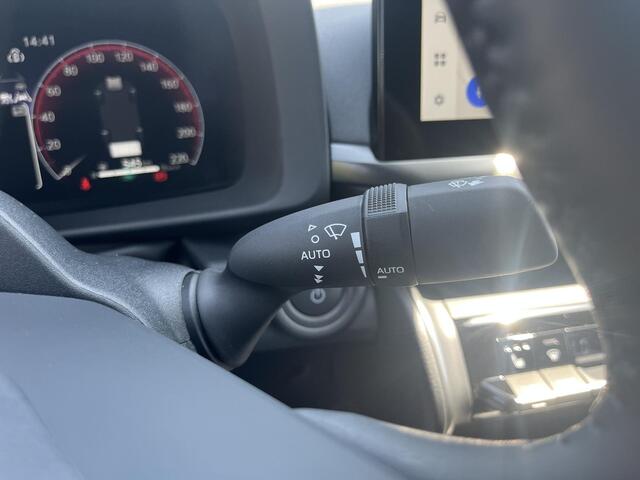 Toyota C-HR 2.0 Plug-in Hybrid 220 Executive | Executive Plus Pack |