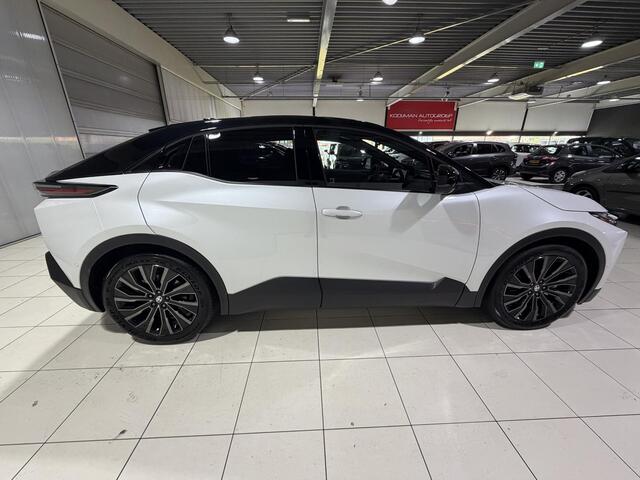Toyota C-HR Executive AWD 77 kWh | DIRECT LEVERBAAR | ¤2.500 INRUILPREMIE | 1.500KG TREKGEWICHT