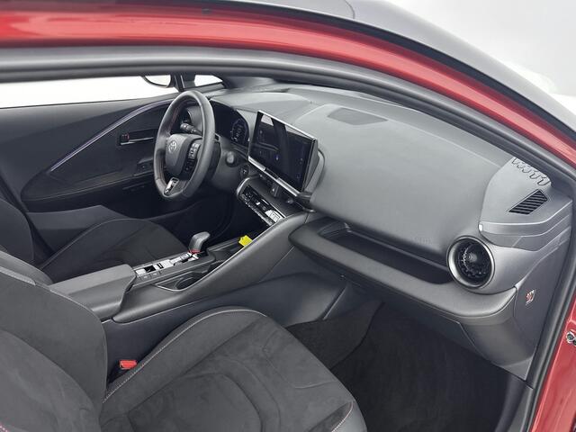 Toyota C-HR 2.0 Hybrid 200 GR SPORT PLUS | 360 Camera | Parkeersensoren voor+achter met Assistent | Trekhaak | Elektrische achterklep | Dodehoek detectie | Stoelverwarming | Apple CarPlay/Android Auto | Cruise Control Adaptive |
