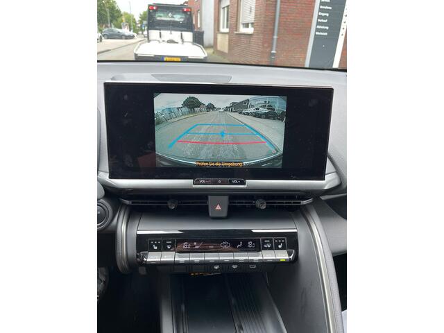 Toyota C-HR 2.0 Plug-in Hybrid 220 Dynamic 1e Eigenaar | BTW | Fabrieks Garantie | Winterpakket | Camera | Navi | Carplay | ACC | Climate | Keyless | Bots | Full Led | PDC