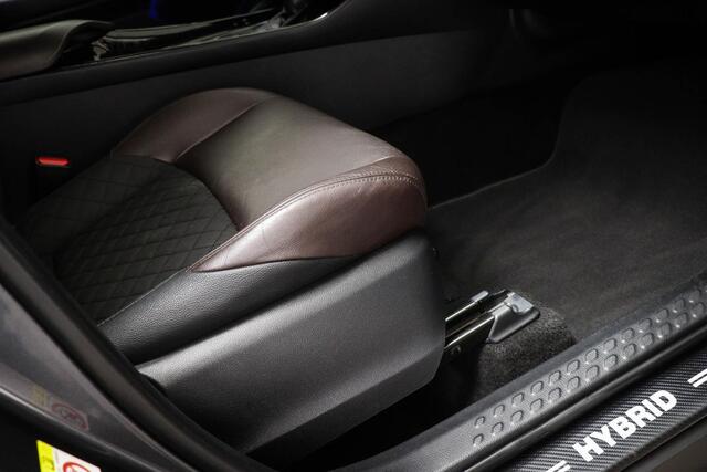 Toyota C-HR 1.8 Hybrid Executive | HALF LEDER | STOELVERWARMING | CLIMA | JBL DAB | CAMERA