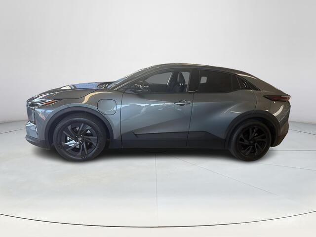 Toyota C-HR First Edition 77 kWh **MINERAL METALLIC/ ELEKTRISCH/ NIEUWE AUTO**