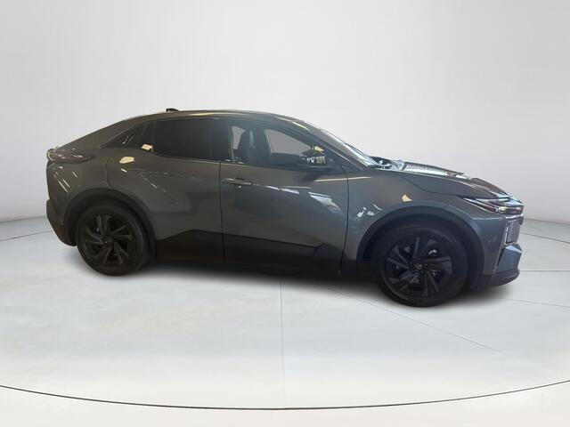 Toyota C-HR First Edition 77 kWh **MINERAL METALLIC/ ELEKTRISCH/ NIEUWE AUTO**