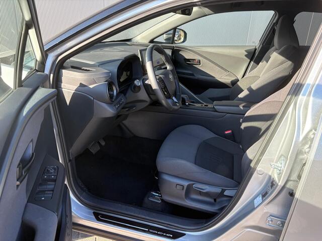 Toyota C-HR 1.8 Hybrid 140PK First Edition Bi-Tone/Winter-pack/Gr.-navigatie/Elektr.klep/Camera/Adapt.-cruise