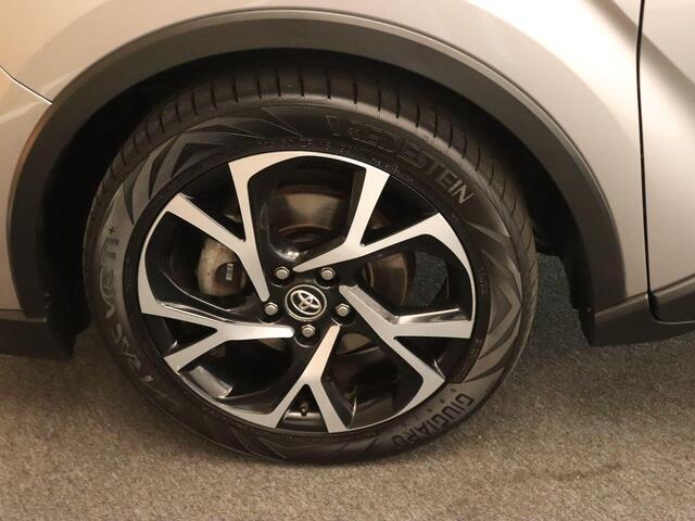 Toyota C-HR 1.8 Hybrid Bi-Tone - ORIGINEEL NEDERLANDSE AUTO - ACHTERUITRIJCAMERA - NAVIGATIESYSTEEM FULL MAP - CRUISE CONTROL ADAPTIEF - DODEHOEKDETECTIE - KEYLESS ENTRY - VOORSTOELEN VERWARMD - PARKEERSENSOREN VOOR EN ACHTER - PARKEER ASSISTENT - AUDIO INSTALLATIE P