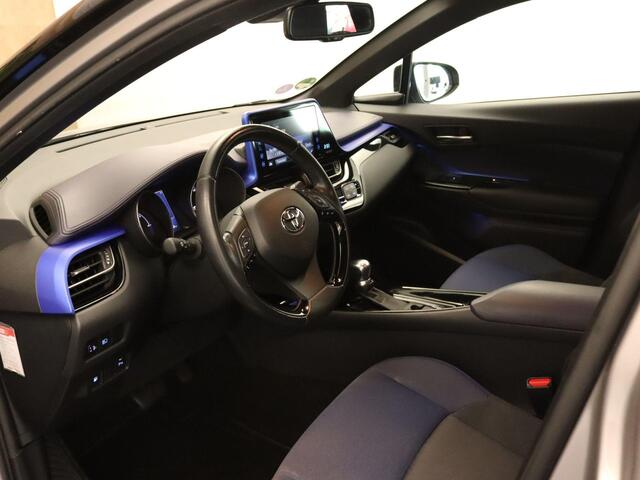 Toyota C-HR 1.8 Hybrid Bi-Tone - ORIGINEEL NEDERLANDSE AUTO - ACHTERUITRIJCAMERA - NAVIGATIESYSTEEM FULL MAP - CRUISE CONTROL ADAPTIEF - DODEHOEKDETECTIE - KEYLESS ENTRY - VOORSTOELEN VERWARMD - PARKEERSENSOREN VOOR EN ACHTER - PARKEER ASSISTENT - AUDIO INSTALLATIE P
