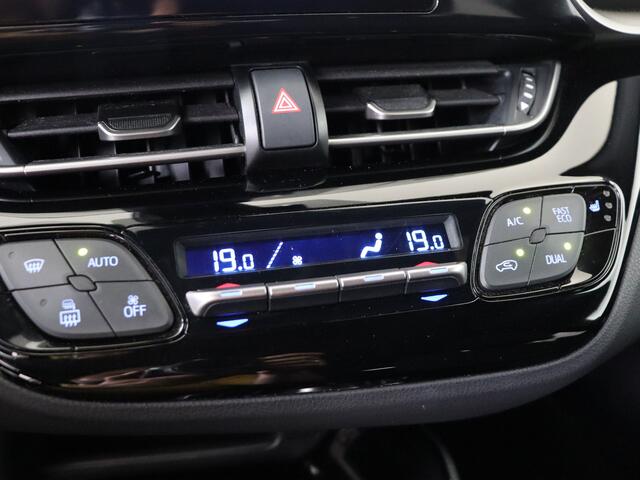 Toyota C-HR 1.8 Hybrid Style | Dodehoek detectie | Parkeersensoren voor+achter met assistent | Navigatie | Climate Control | Cruise Control Adaptive | Achteruitrijcamera | Bluetooth |
