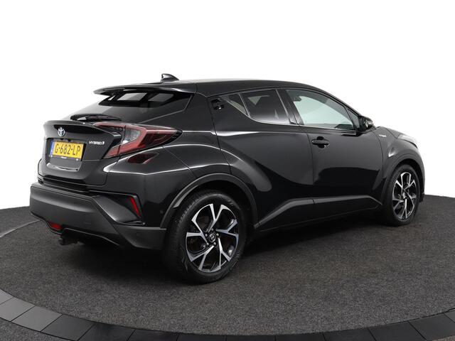 Toyota C-HR 1.8 Hybrid Style Ultimate | dodehoek detectie | Stuur en stoel verwarming | Navigatie | JBL | Trekhaak |