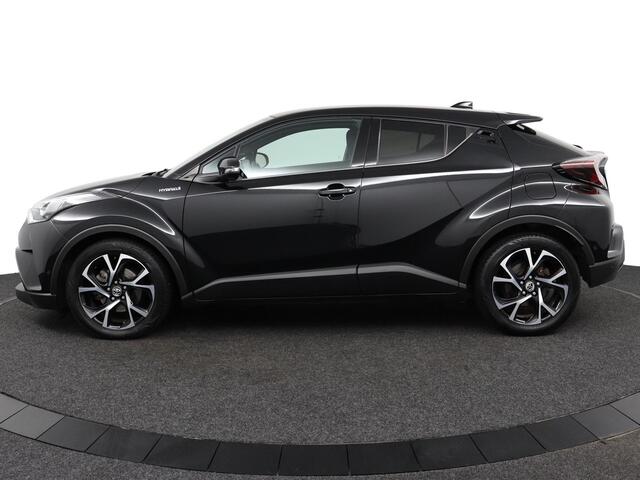 Toyota C-HR 1.8 Hybrid Style Ultimate | dodehoek detectie | Stuur en stoel verwarming | Navigatie | JBL | Trekhaak |