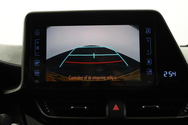 Toyota C-HR 1.8 Hybrid Style Ultimate | dodehoek detectie | Stuur en stoel verwarming | Navigatie | JBL | Trekhaak |