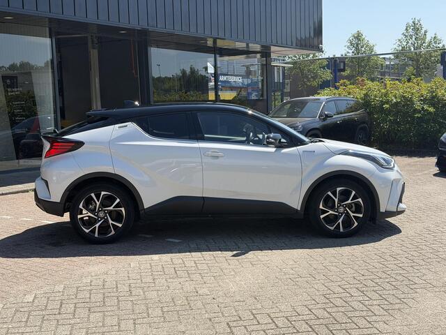 Toyota C-HR 1.8 Hybrid Bi-Tone AFNEEMBARE TREKHAAK | DODE HOEK DETECTIE | FULL LED PAKKET | LEDER | CAMERA | NAVAIGATIE | STOEL VERWARMING | AIRCO/ ECC | CRUISECONTROL | PARKEERSENSOREN | LANE ASSISTENT | DAB | KEY LESS ENTRY/GO |