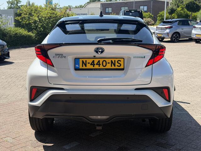Toyota C-HR 1.8 Hybrid Bi-Tone AFNEEMBARE TREKHAAK | DODE HOEK DETECTIE | FULL LED PAKKET | LEDER | CAMERA | NAVAIGATIE | STOEL VERWARMING | AIRCO/ ECC | CRUISECONTROL | PARKEERSENSOREN | LANE ASSISTENT | DAB | KEY LESS ENTRY/GO |