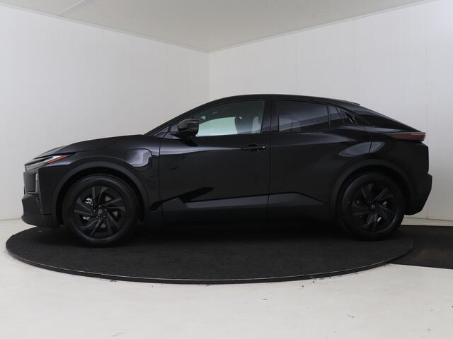 Toyota C-HR First Edition 77 kWh | BTW voertuig | 18" | dodehoek detectie | Stoel+stuurverwarming | Parkeersensoren voor+achter | Elektrische achterklep |