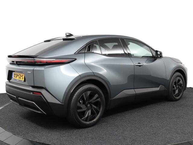 Toyota C-HR First Edition 77 kWh | 607 km WLTP rijbereik | Apple Carplay/Android Auto | dodehoek detectie | Navigatie |