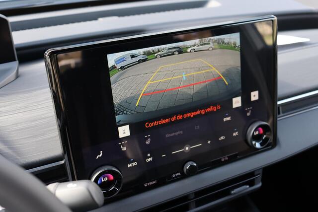 Toyota C-HR First Edition 77 kWh,€3.000,- Voordeel snel rijden , Apple Carplay, Android auto.