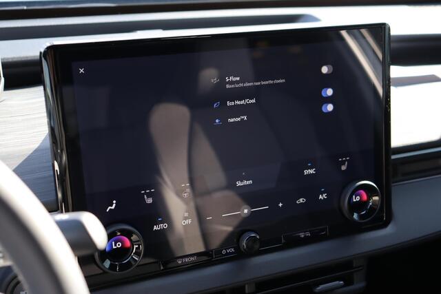 Toyota C-HR First Edition 77 kWh,€3.000,- Voordeel snel rijden , Apple Carplay, Android auto.