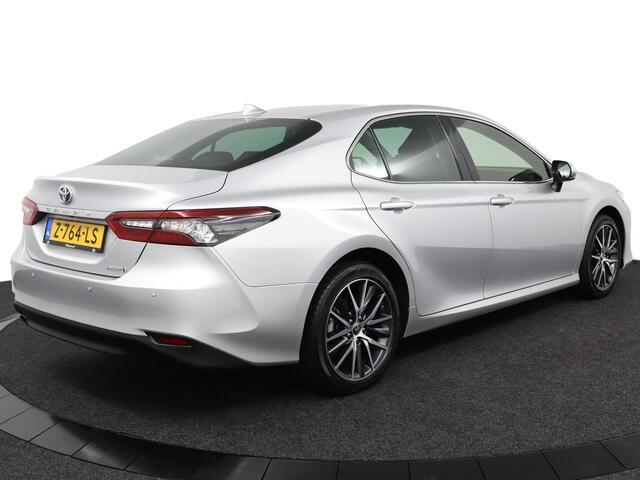 Toyota CAMRY 2.5 Hybrid Dynamic | Leder bekleding | Parkeer sensoren voor en achter |