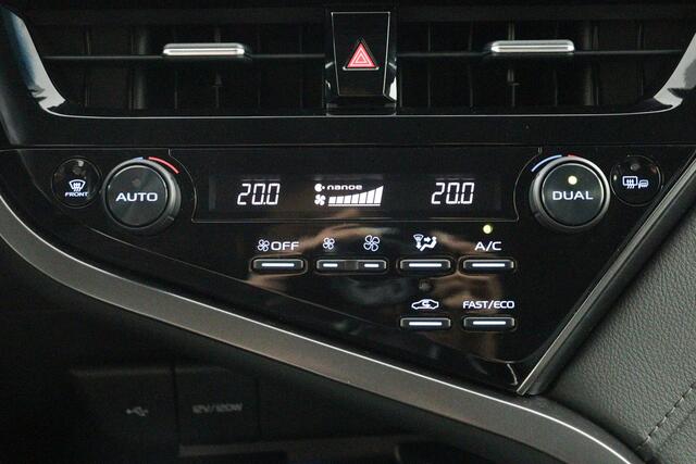 Toyota CAMRY 2.5 Hybrid Dynamic | Leder bekleding | Parkeer sensoren voor en achter |