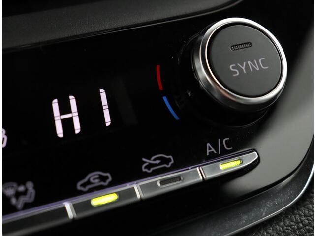 Toyota COROLLA Hybrid 140 GR Sport | Afneembare trekhaak | Stoelverwarming | Draadloos telefoon opladen |