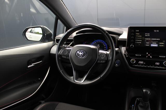 Toyota COROLLA Touring Sports 1.8 Hybrid Executive | incl. 12 maanden garantie | Dodehoek detectie | Camera | Stoelverwarming | Navigatie | Sportstoelen | Zwarte hemel | LED | DAB+ | Draadloze telefoonlader | Climate control | 17" lmv | Parkeersensoren V+A | Head up dis