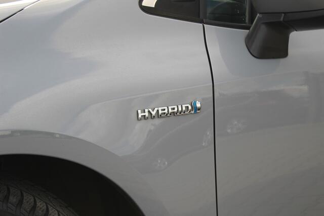 Toyota COROLLA Touring Sports 1.8 Hybrid Executive | incl. 12 maanden garantie | Dodehoek detectie | Camera | Stoelverwarming | Navigatie | Sportstoelen | Zwarte hemel | LED | DAB+ | Draadloze telefoonlader | Climate control | 17" lmv | Parkeersensoren V+A | Head up dis