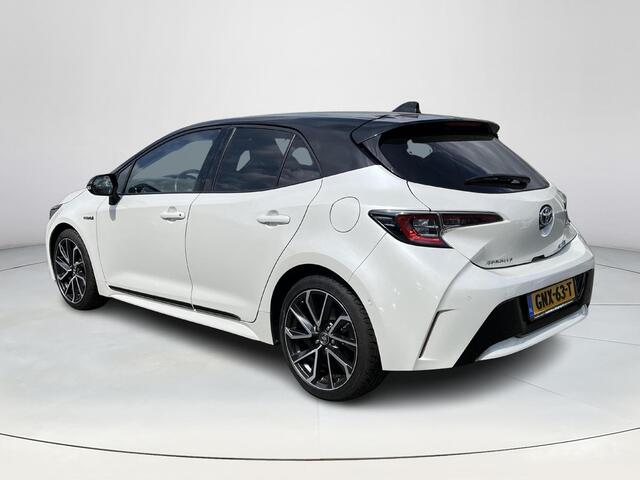 Toyota COROLLA 1.8 Hybrid Executive Bi-Tone Toyota Corolla 1.8 Hybrid Executive | Navigatie | Carplay | Stoelverwarming | 18 inch LM-velgen |
