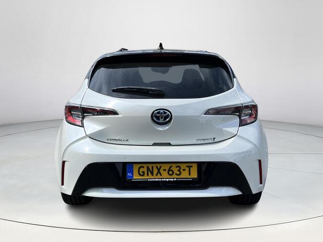 Toyota COROLLA 1.8 Hybrid Executive Bi-Tone Toyota Corolla 1.8 Hybrid Executive | Navigatie | Carplay | Stoelverwarming | 18 inch LM-velgen |