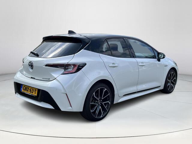 Toyota COROLLA 1.8 Hybrid Executive Bi-Tone Toyota Corolla 1.8 Hybrid Executive | Navigatie | Carplay | Stoelverwarming | 18 inch LM-velgen |