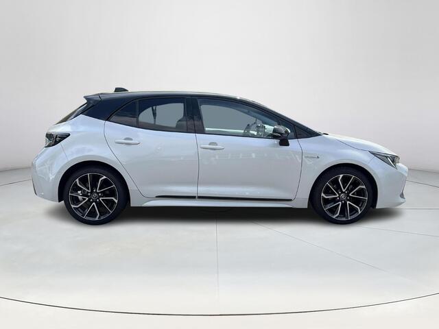 Toyota COROLLA 1.8 Hybrid Executive Bi-Tone Toyota Corolla 1.8 Hybrid Executive | Navigatie | Carplay | Stoelverwarming | 18 inch LM-velgen |
