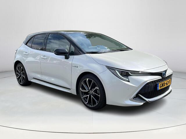 Toyota COROLLA 1.8 Hybrid Executive Bi-Tone Toyota Corolla 1.8 Hybrid Executive | Navigatie | Carplay | Stoelverwarming | 18 inch LM-velgen |