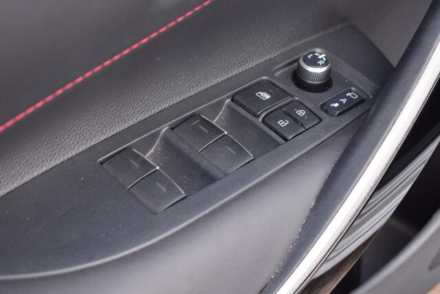 Toyota COROLLA Touring Sports 2.0 Hybrid Business Sport Intro