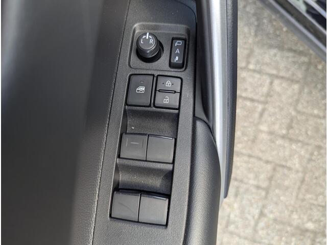 Toyota COROLLA Cross Hybrid 140 Style | Stoel- stuurverwarming | Elek. achterklep | BSM | Led | Draadloze telefoonlader