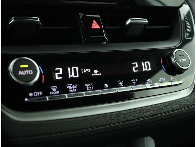 Toyota COROLLA Cross 2.0 High Power Hybrid First Edition | Trekhaak | Navigatie | Parkeer sensoren |