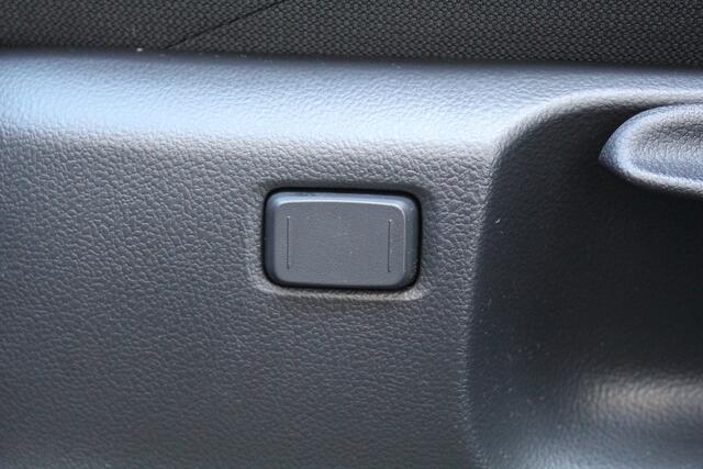 Toyota COROLLA Cross 2.0 Hybrid 200 Style Plus AWD | Rijklaar | Trekhaak | Stoel-/stuurverw. | El.achterklep | LED | Keyless | Navi | Apple/Android | Camera